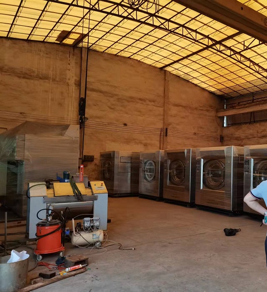 廣州一體化工業洗衣機低能耗破局賓館高頻清洗難題:三層不銹鋼滾筒+變頻技術實現50分鐘1.5噸水耗