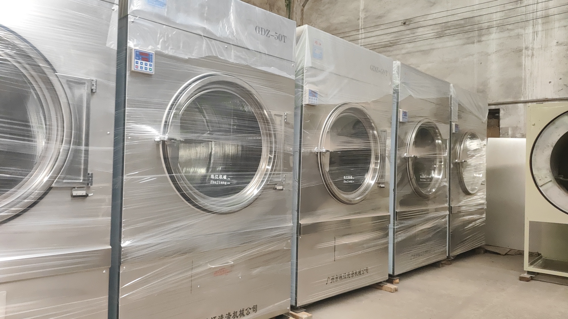 
小型酒店如何選購工業洗衣機？珠江洗滌憑這三點贏得百家企業信賴
